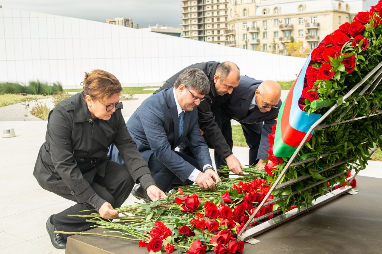 ETSN kollektivi şəhidlərin əziz xatirəsini yad edib - FOTOLAR